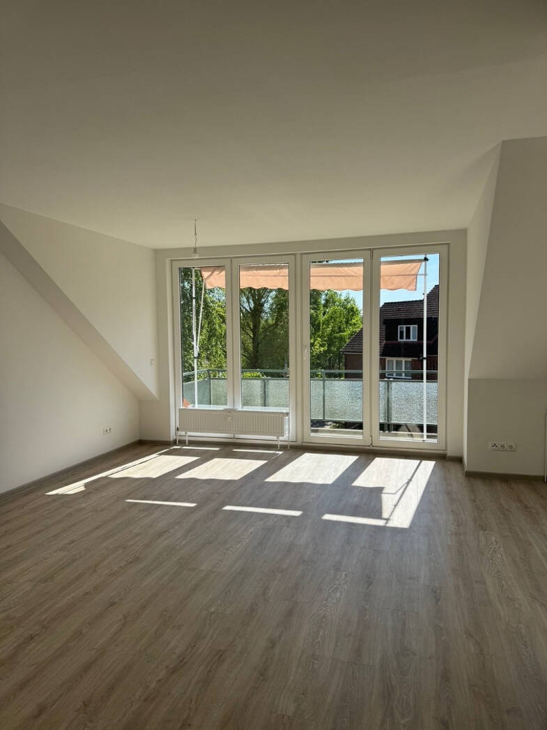 Wohnung zur Miete 1.100 € 4 Zimmer 100,8 m² Dachgeschoss frei ab sofort Heidkamp 45 Mittelfeld Lüneburg 21335