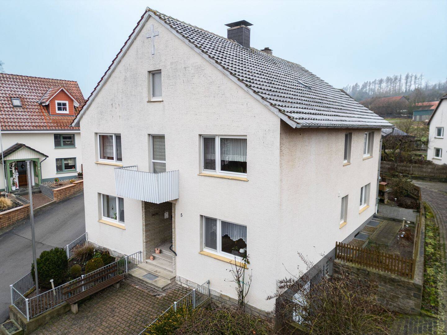 Immobilie in Nieheim - Wohnhaus mit viel Platz und zwei Wohnebenen in Nieheim - Bild 0