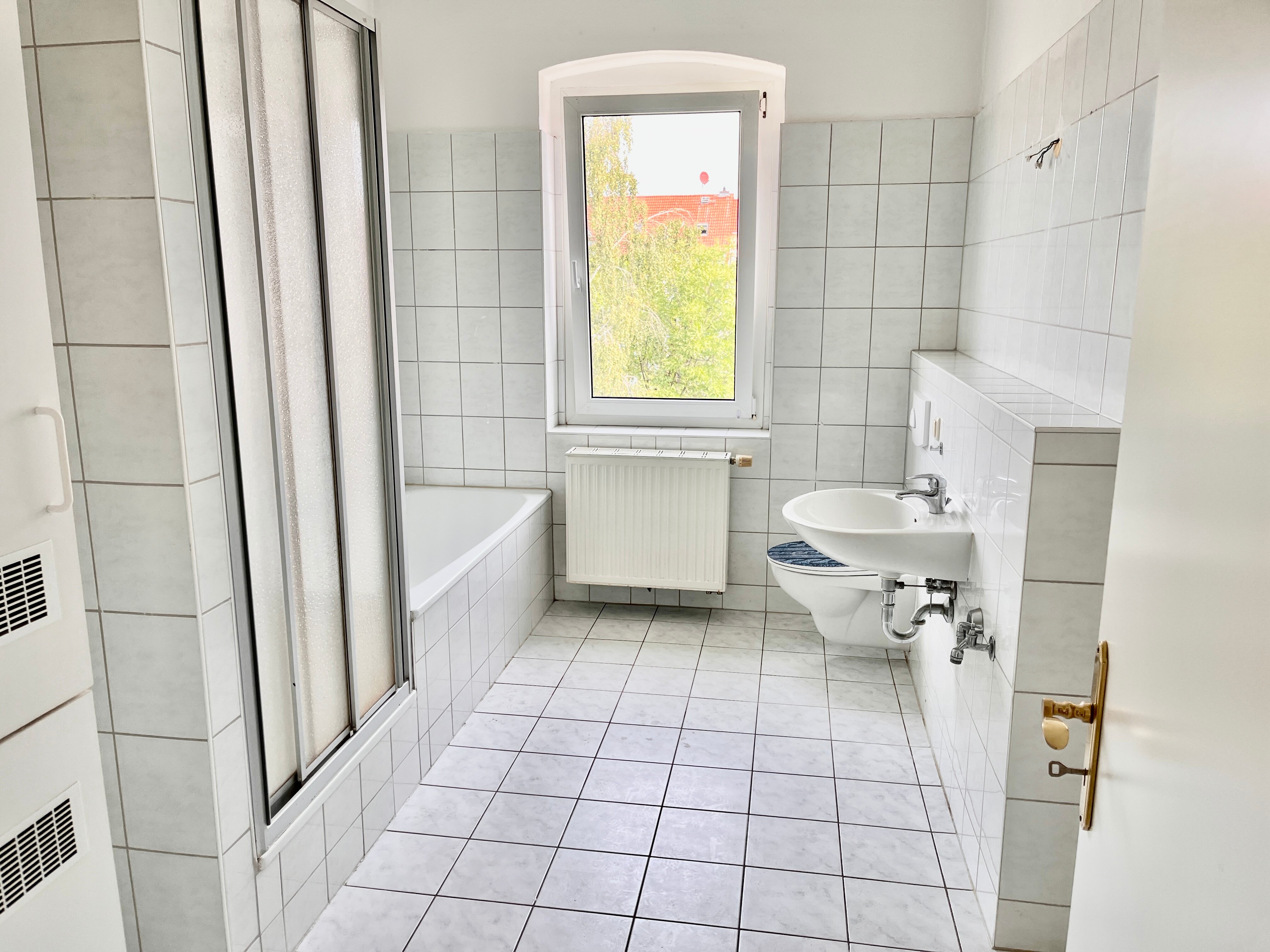 Wohnung zur Miete 380 € 2 Zimmer 65,5 m²<br/>Wohnfläche 3.<br/>Geschoss ab sofort<br/>Verfügbarkeit Friedrich-Engels-Str. 2 Innenstadt Riesa 01589