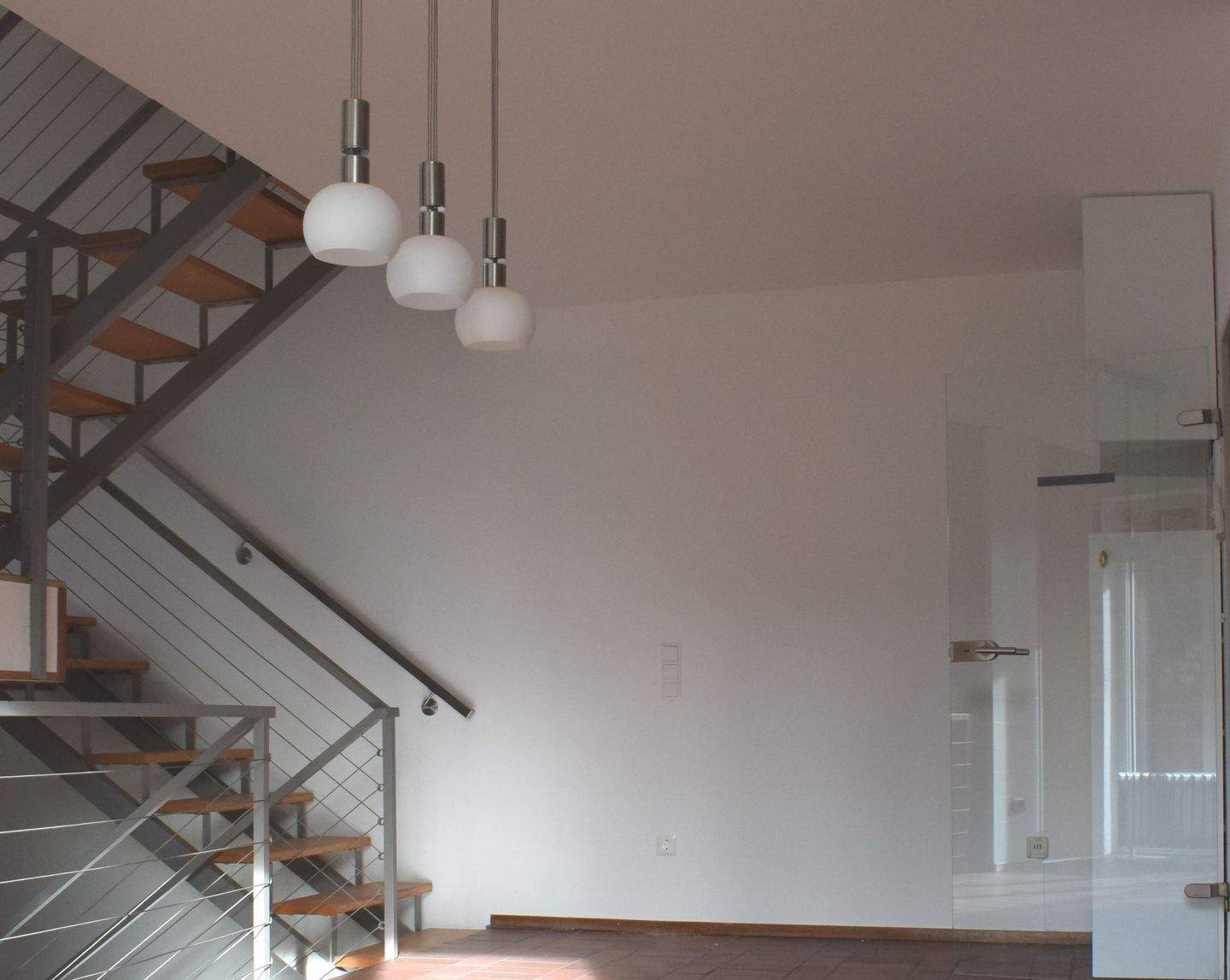 Immobilie in Ratingen - Einfamilienhaus mit Einliegerwohnung in besonderer Split-Level-Architektur und Garage in Ratingen-Homberg!   - Bild 4