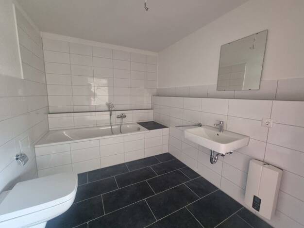 Wohnung zur Miete 684 € 2 Zimmer 76 m² 3. Geschoss frei ab 16.09.2026 Lessingstraße 29 Paulusviertel Nord 06114