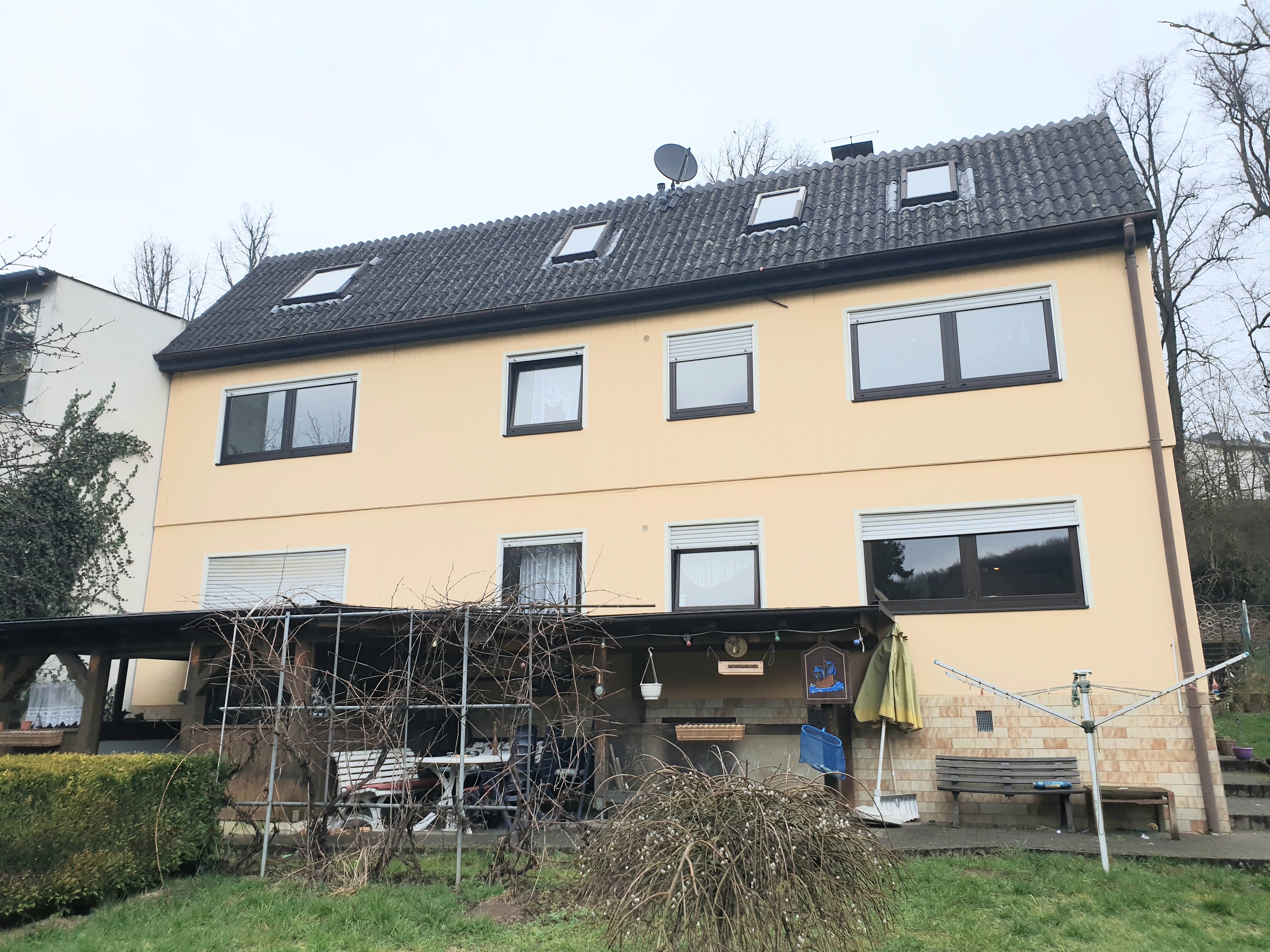 Einfamilienhaus zum Kauf 175.000 € 9 Zimmer 280 m²<br/>Wohnfläche 634 m²<br/>Grundstück Hartenrod Bad Endbach 35080