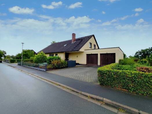 Einfamilienhaus zum Kauf 449.000 € 7,5 Zimmer 191,9 m² 1.070 m² Grundstück Mainleus Mainleus 95336