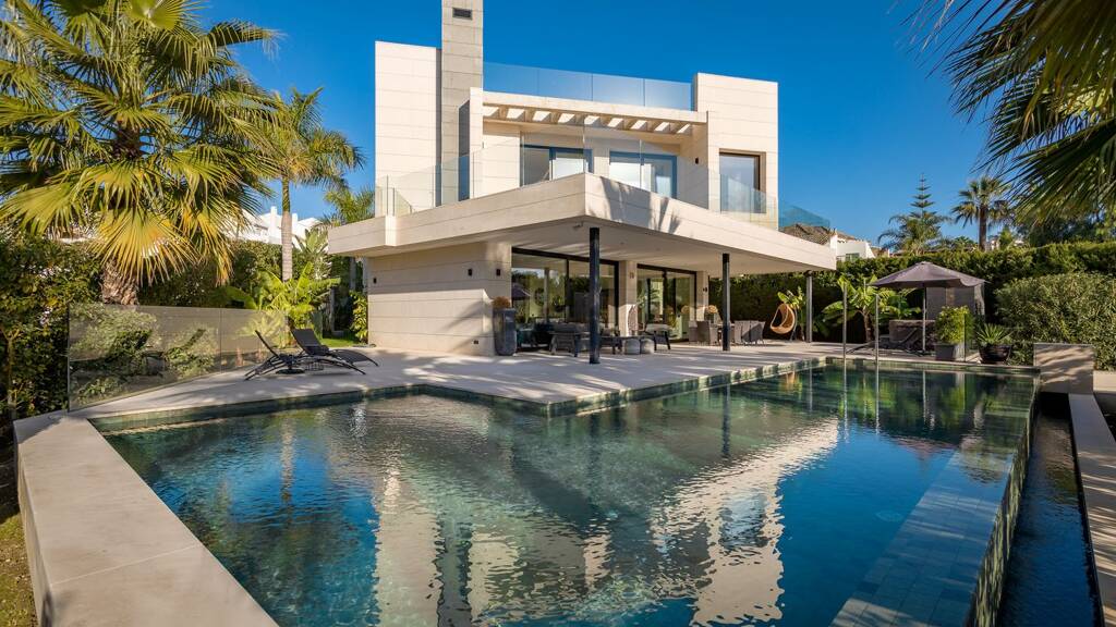 Villa zum Kauf 4.995.000 € 8 Zimmer 1.090 m² 1.300 m² Grundstück Nueva Andalucia 29660