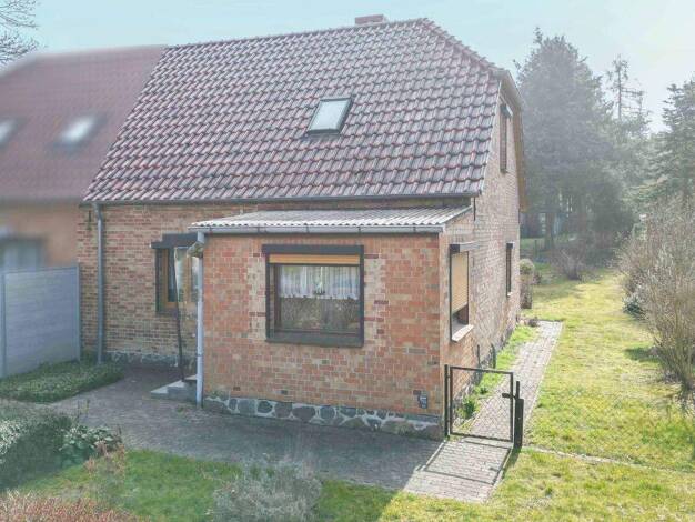 Doppelhaushälfte zum Kauf 106.500 € 3 Zimmer 90 m² 1.428 m² Grundstück Groß Nemerow 17094