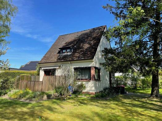 Haus zum Kauf 620.000 € 4 Zimmer 85 m² 828 m² Grundstück frei ab sofort Ulzburger Strasse 17 Poppenbüttel Hamburg 22399