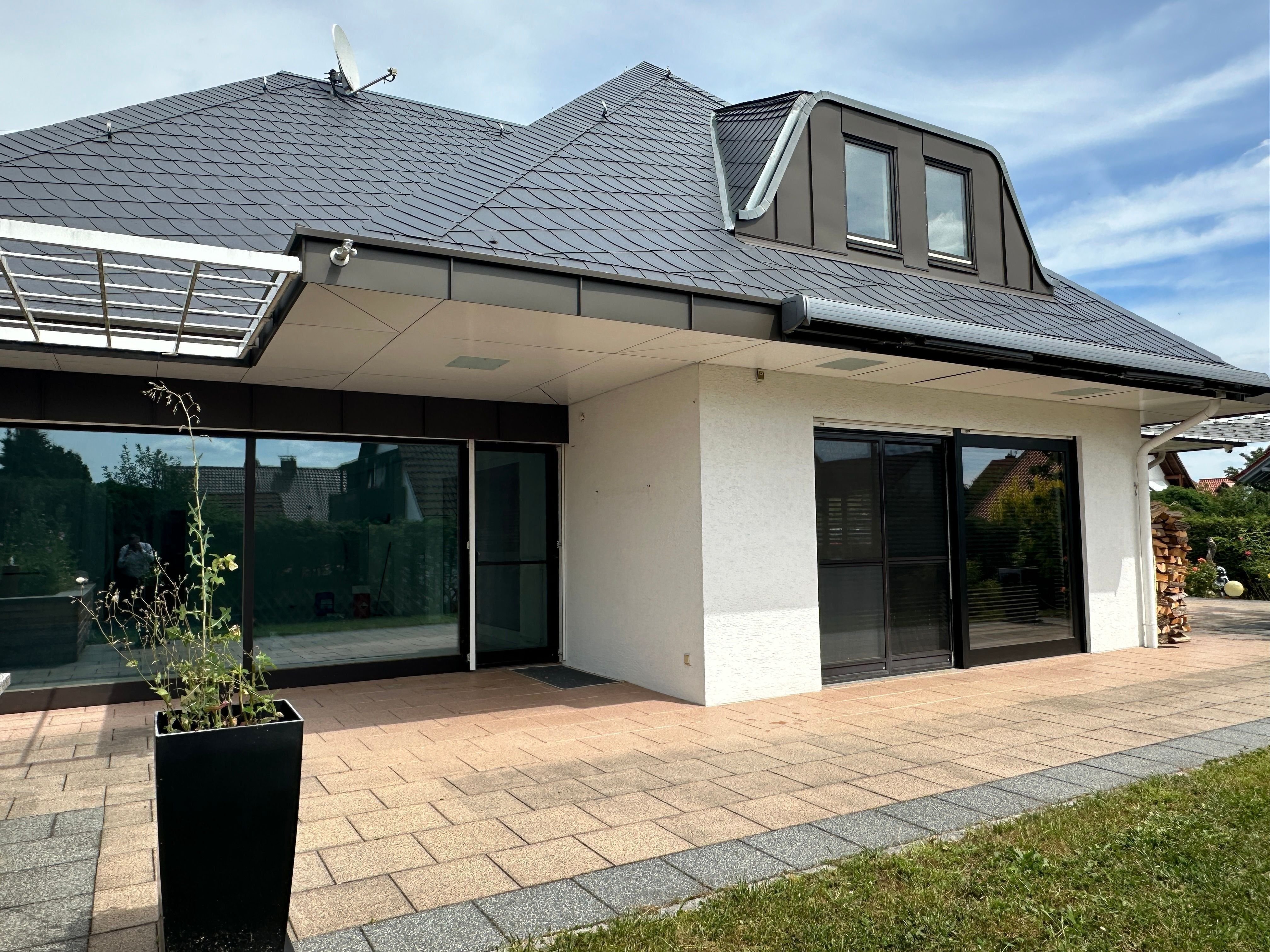 Villa zum Kauf 1.585.000 € 7 Zimmer 300,8 m²<br/>Wohnfläche 977 m²<br/>Grundstück Kemnath Postbauer-Heng 92353