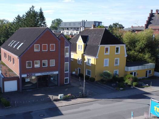 Wohn- und Geschäftshaus zum Kauf als Kapitalanlage geeignet 1.373.000 € 1.289 m² 2.521 m² Grundstück Husum 25813