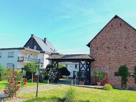 Mehrfamilienhaus zum Kauf 530.000 € 10 Zimmer 249 m² 1.985 m² Grundstück Katzenfurt Ehringshausen 35630