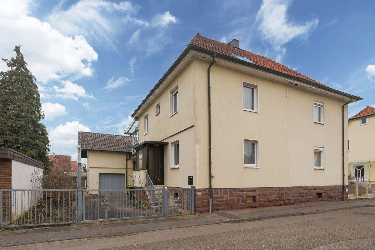 Immobilie in Königsbach-Stein - Viel Platz für Familie & Ideen - Doppelhaushälfte mit Wintergarten und Nebengebäude im OT Stein! - Bild 0