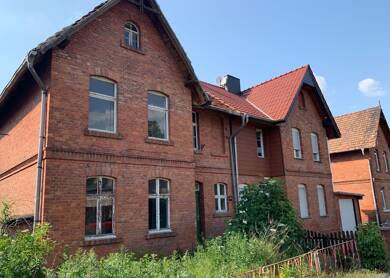 Haus zum Kauf 29.900 € 10 Zimmer 146,1 m² 289 m² Grundstück Bahnhofstraße 5 Westeregeln Börde-Hakel 39448