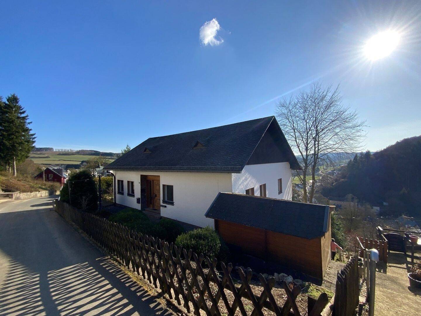 Immobilie in Dingdorf - Wohnimmobilie mit traumhaftem Panoramablick ins Nimstal - Bild 1