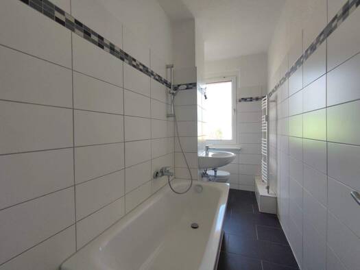 Wohnung zur Miete 360 € 2 Zimmer 47,6 m² 3. Geschoss Pulvermühlenweg 91 Zwenkau 04442