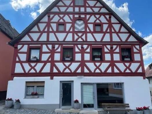 Haus zum Kauf 1.090 m² Grundstück k.a. Langenzenn 90579