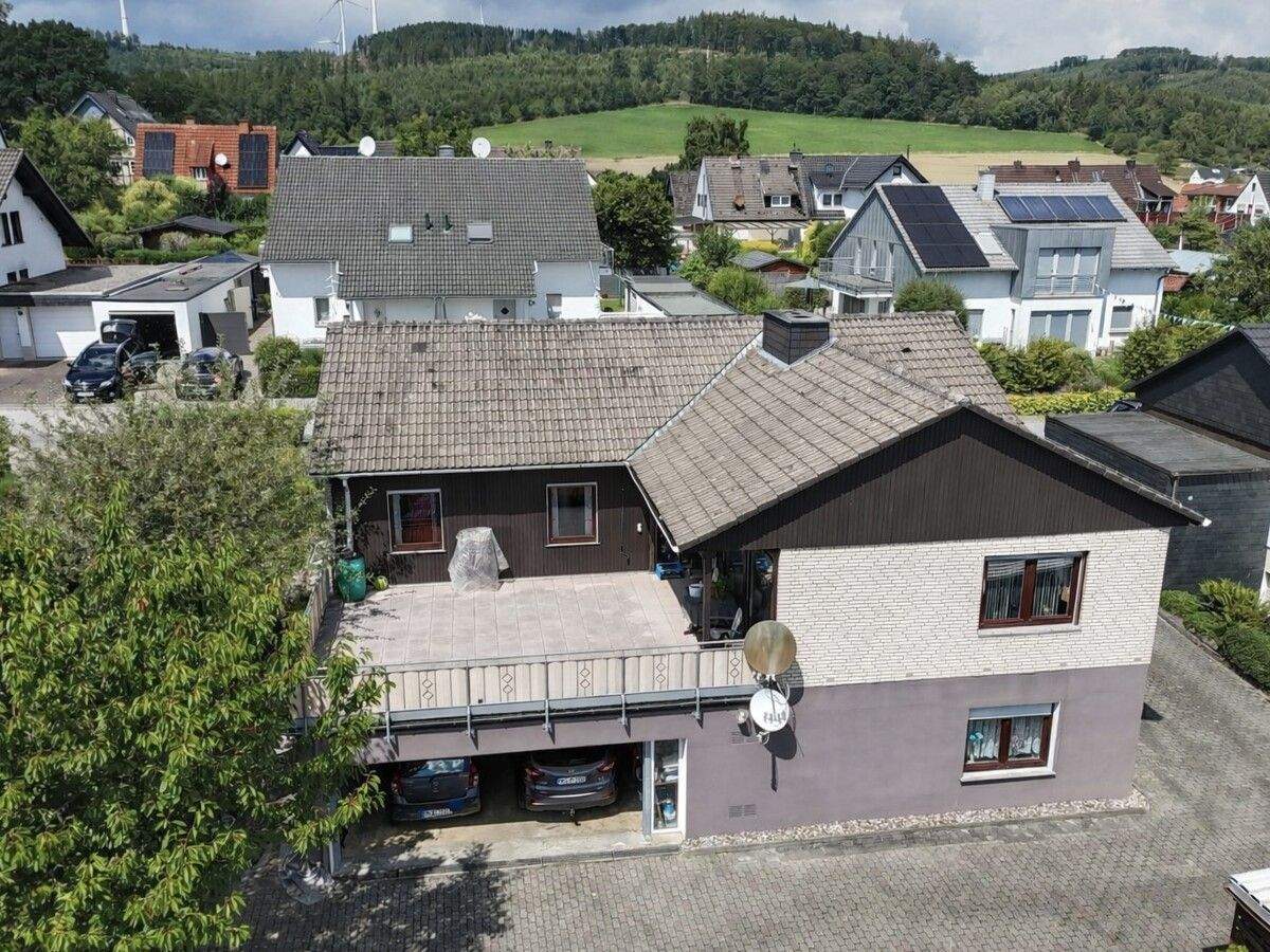 Immobilie in Neuenrade - Zweifamilienhaus mit traumhaftem Grundstück in bester Wohnlage von Neuenrade zu verkaufen!!! - Bild 0