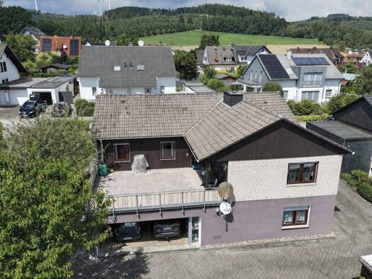 Einfamilienhaus zum Kauf 359.000 € 9 Zimmer 212 m² 750 m² Grundstück Neuenrade 58809