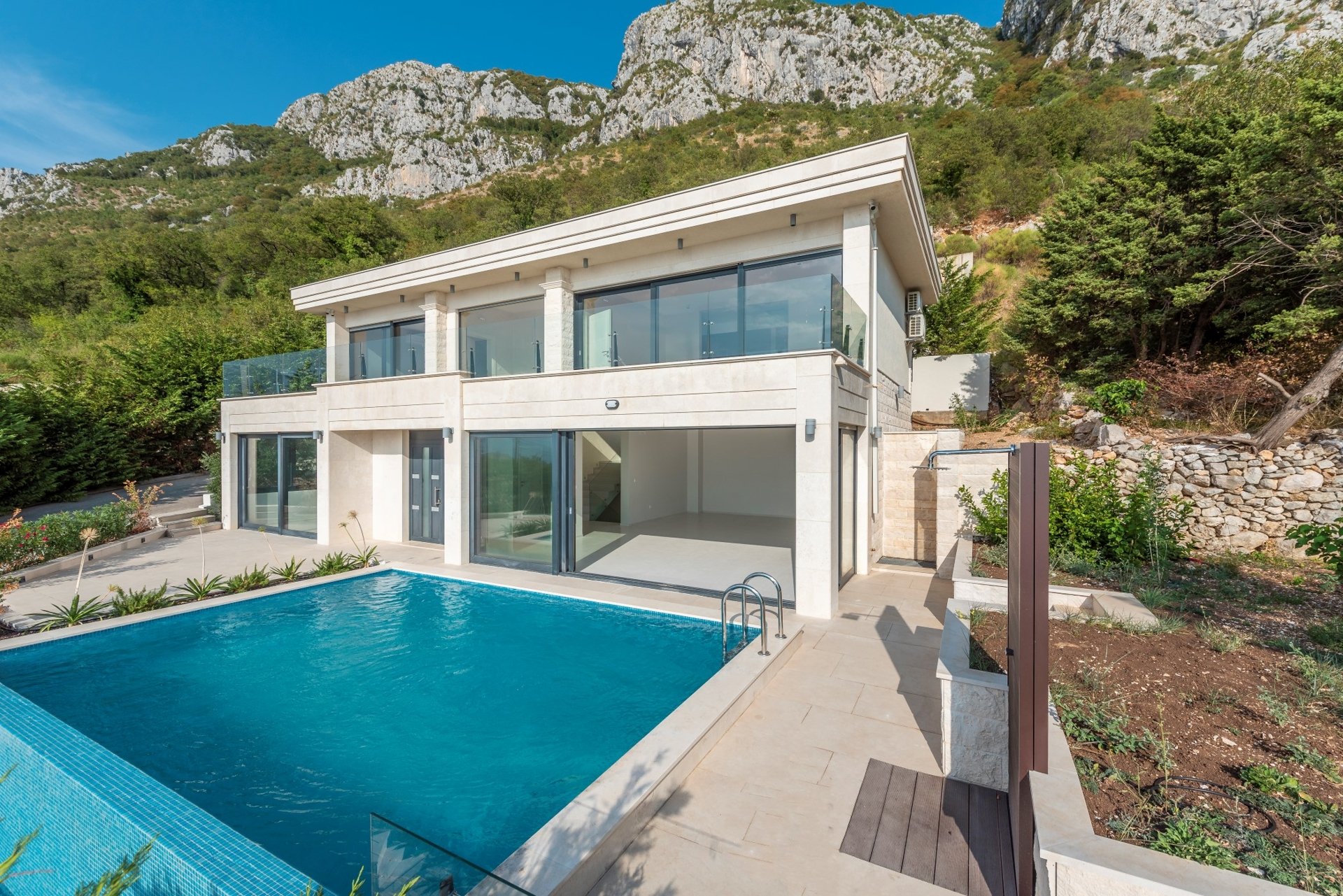 Villa zum Kauf 1.500.000 € 4 Zimmer 565 m²<br/>Wohnfläche 565 m²<br/>Grundstück Budva