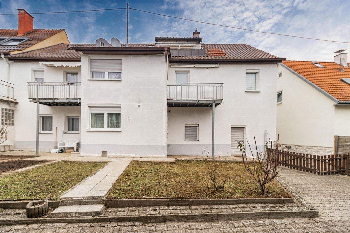 Immobilie in Esslingen am Neckar - Attraktives Mehrfamilienhaus mit stabiler Rendite und Entwicklungspotenzial - Bild 1