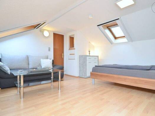 WG-Zimmer zur Miete auf Zeit 475 € 27 m² 1. Geschoss frei ab 01.05.2026 Langwasser Nürnberg 90473