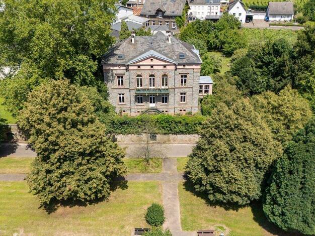 Haus zum Kauf 11 Zimmer 440 m² 2.700 m² Grundstück Traben Traben-Trarbach 56841