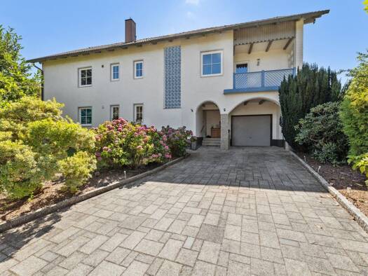 Wohnung zum Kauf 220.000 € 5 Zimmer 124 m² 2. Geschoss Neukirchen Neukirchen vorm Wald 95154