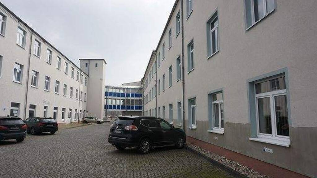 Bürokomplex zur Miete 6 € 1 Zimmer 15 m² Bürofläche teilbar von 15 m² bis 2.500 m² Oskar Kjellberg Str.15-17 Finsterwalde 03238