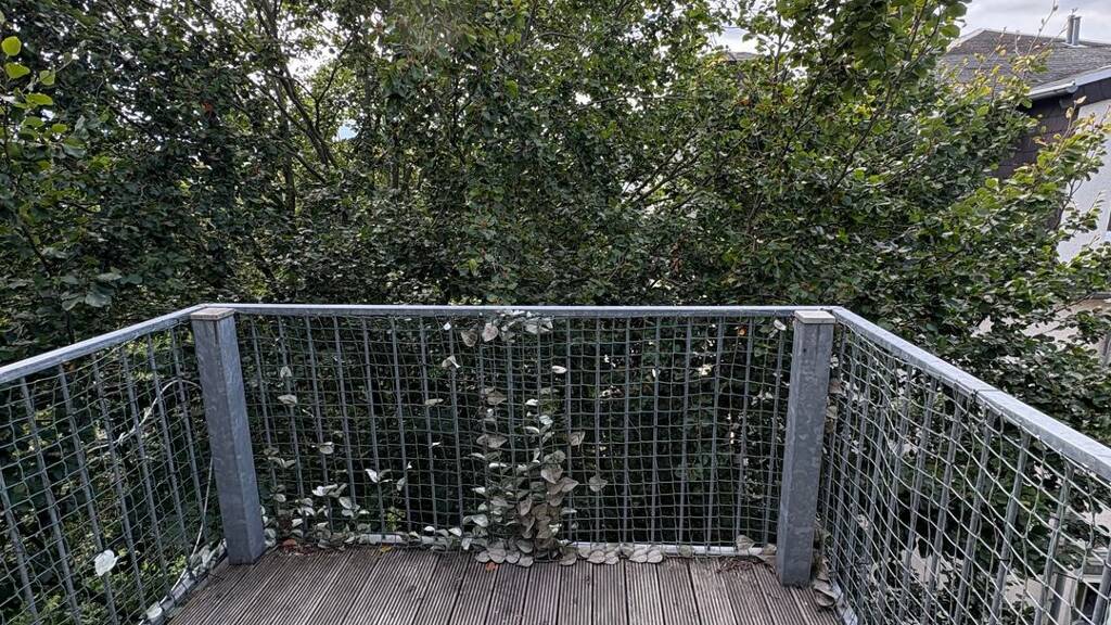 Wohnung zum Kauf 75.000 € 3 Zimmer 80 m² 4. Geschoss Voigstraße 1 Schönau Chemnitz 09116