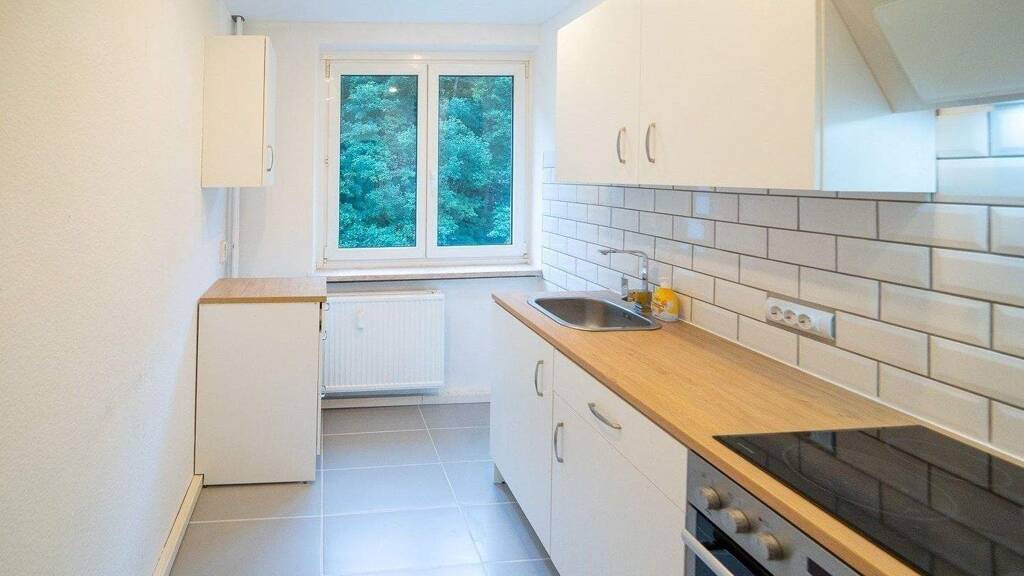 Wohnung zur Miete 390 € 4 Zimmer 68 m² frei ab sofort Schönbrunn 98667