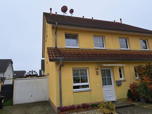 Doppelhaushälfte zum Kauf 198.000 € 4 Zimmer 104 m² 242 m² Grundstück Bergen 29303