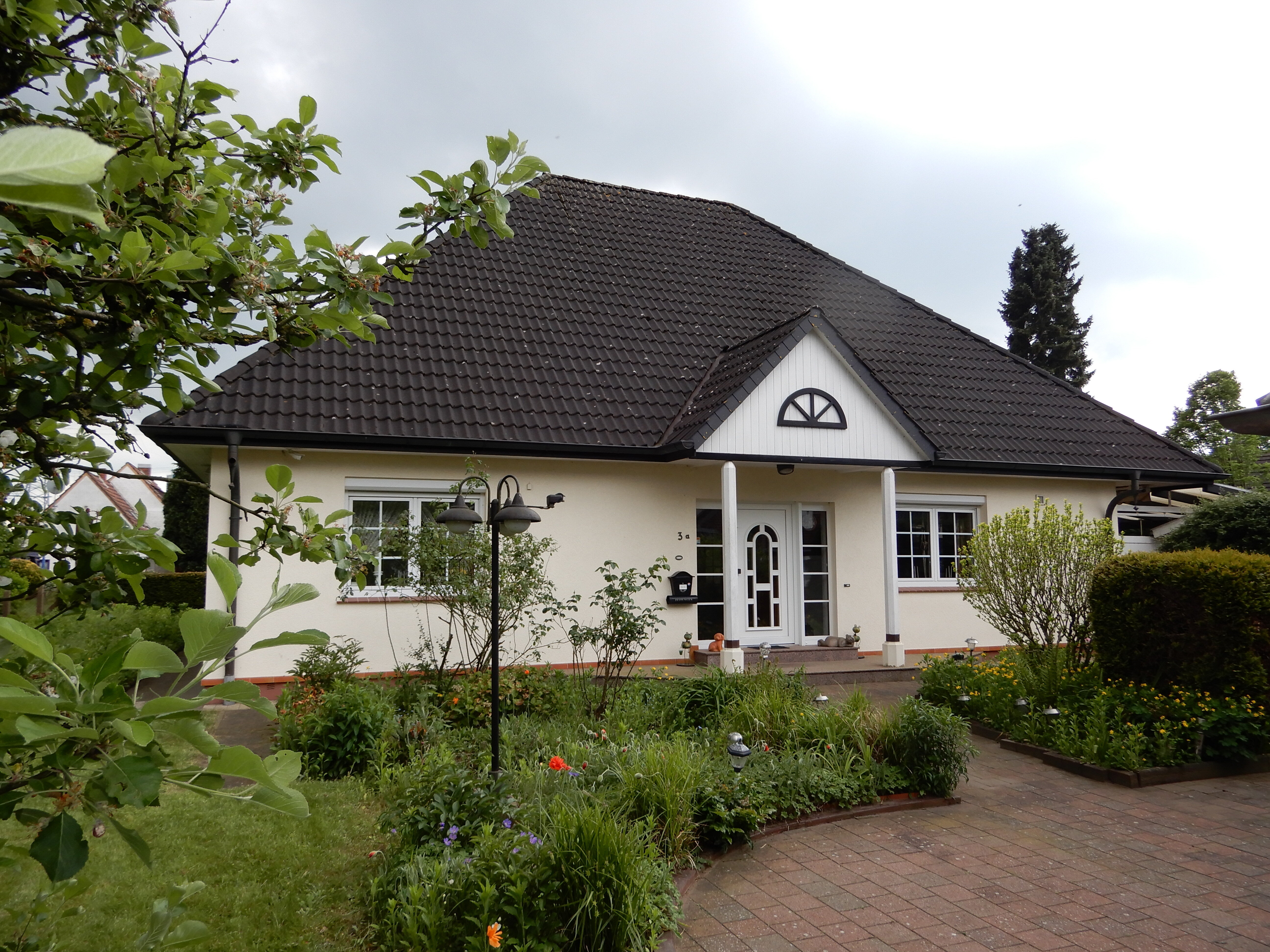 Bungalow zum Kauf 339.000 € 6 Zimmer 222,7 m²<br/>Wohnfläche 668 m²<br/>Grundstück ab sofort<br/>Verfügbarkeit Farge Bremen 28777