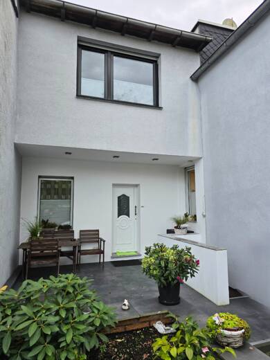 Haus zum Kauf 299.000 € 5 Zimmer 120 m² 144 m² Grundstück Düsseldorfer Straße 269 Schwafheim Moers 47447
