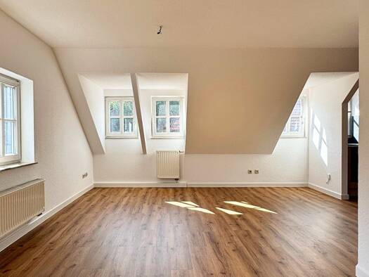 Wohnung zur Miete 335 € 1 Zimmer 40 m² 2. Geschoss frei ab 15.09.2026 Suhl Suhl 98527
