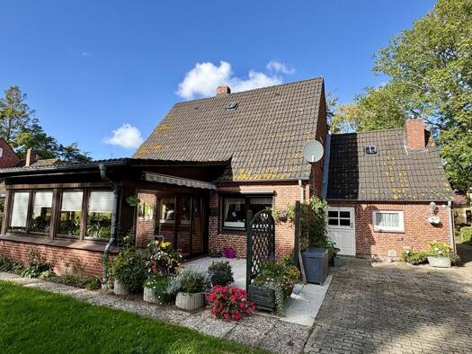 Einfamilienhaus zum Kauf 250.000 € 7 Zimmer 147,3 m² 1.003 m² Grundstück frei ab 01.05.2027 Katharinenheerd 25836