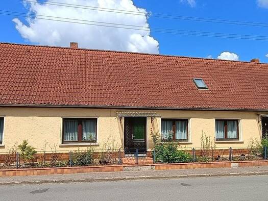 Haus zum Kauf provisionsfrei 110.000 € 7 Zimmer 166 m² 2.290 m² Grundstück frei ab sofort Sallenthin Kalbe (Milde) 39624
