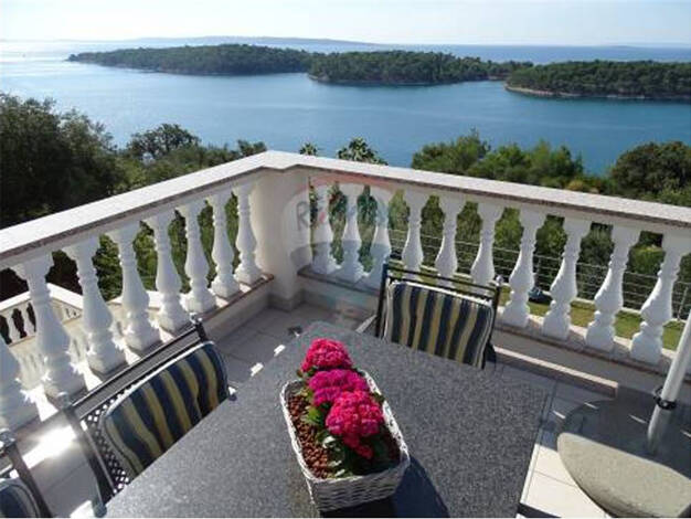 Villa zum Kauf 1.690.000 € 10 Zimmer 256 m² 600 m² Grundstück Rab 51280