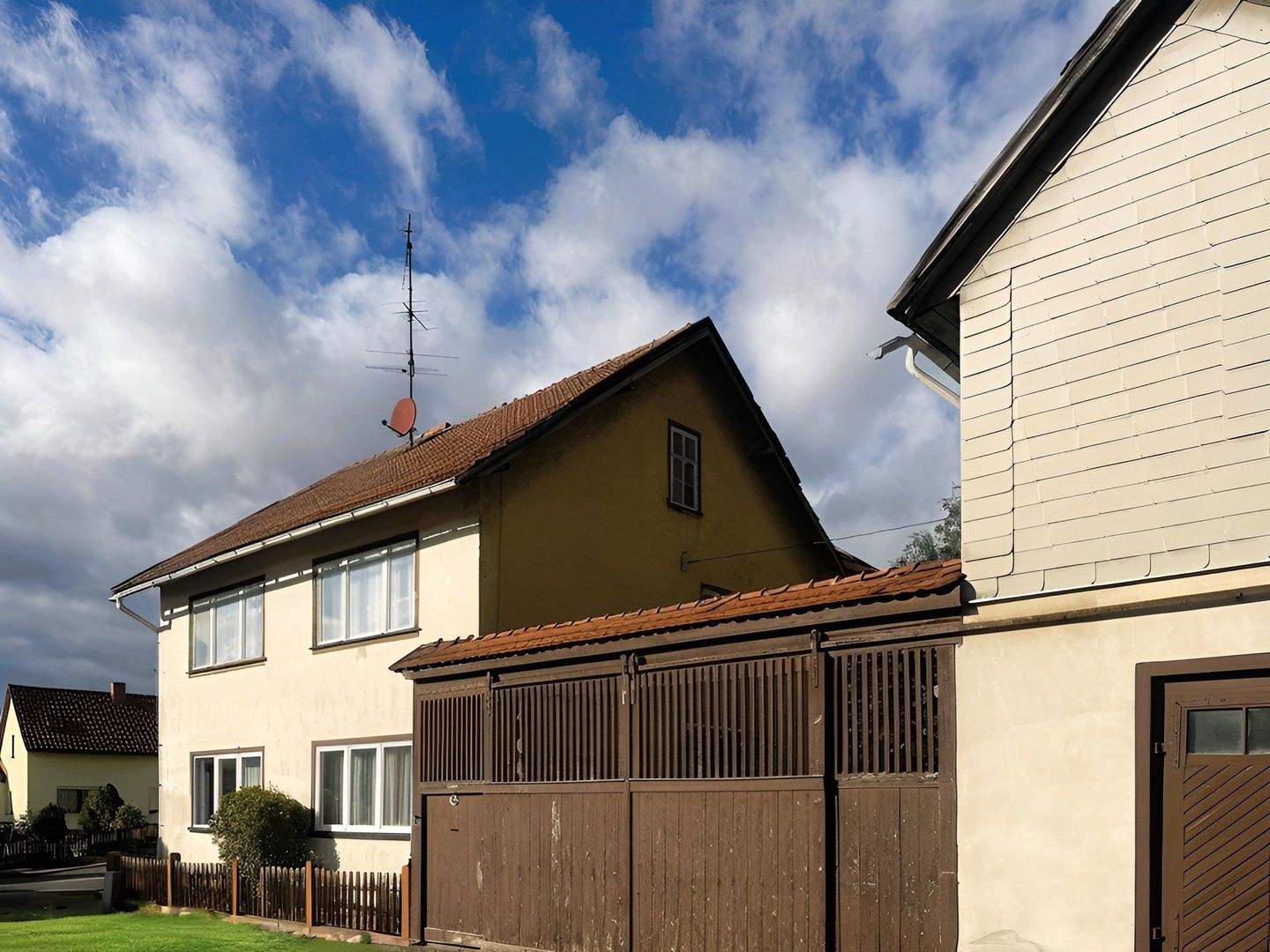 Immobilie in Stadtilm - Dreiseitenhof: Chance für einen Nestbau nach eigenen Wünschen & Vorstellungen für eine Familie ! - Bild 1