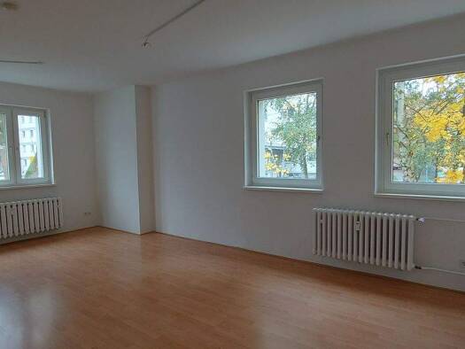 Wohnung zur Miete 825 € 5 Zimmer 110 m² frei ab sofort Auenstraße 31 Suhl 98529