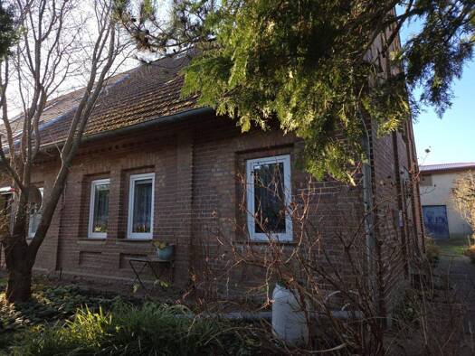 Doppelhaushälfte zum Kauf 65.000 € 4 Zimmer 80 m² 935 m² Grundstück Dölitz Gnoien 17179