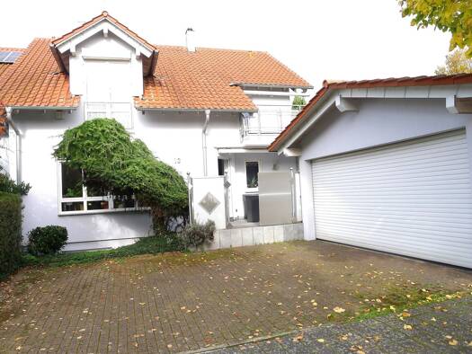 Doppelhaushälfte zur Miete 2.500 € 5,5 Zimmer 183 m² 351 m² Grundstück frei ab 01.01.2026 Lauffen am Neckar 74348