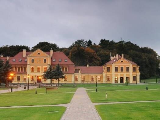 Hotel zum Kauf 4.500.000 € 29 Zimmer 2.500 m² Gastrofläche 1.700.000 m² Grundstück Ryman 78-125