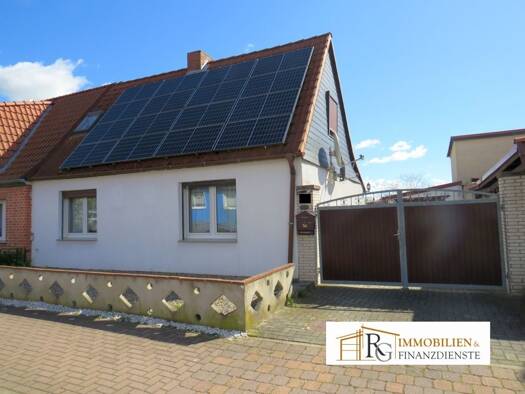 Doppelhaushälfte zum Kauf 149.000 € 6 Zimmer 120 m² 1.002 m² Grundstück frei ab sofort Oebisfelde Oebisfelde-Weferlingen 39646