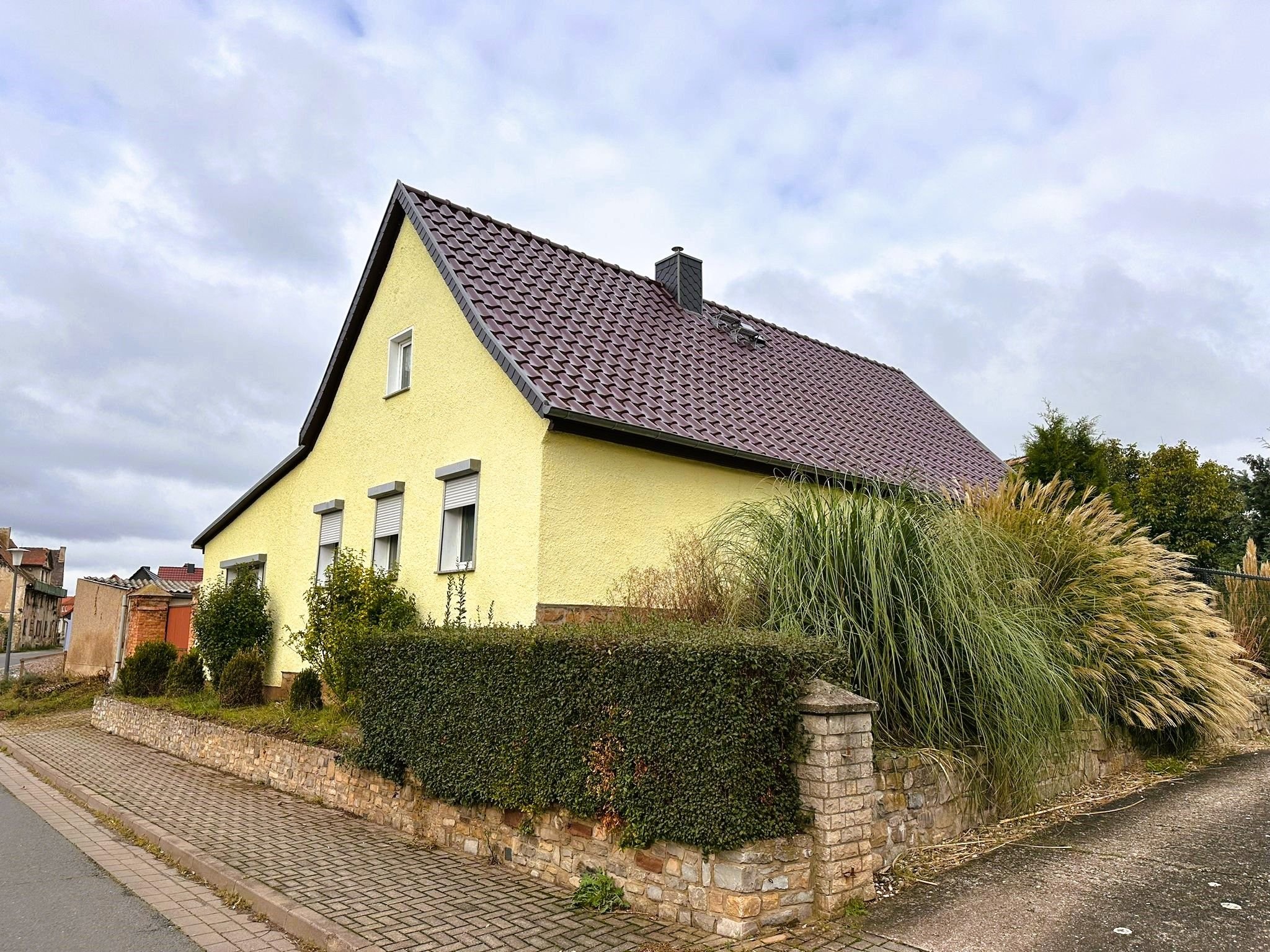 Bauernhaus zum Kauf 89.000 € 3,5 Zimmer 105,1 m²<br/>Wohnfläche 906 m²<br/>Grundstück Unterrißdorf Lutherstadt Eisleben 06295