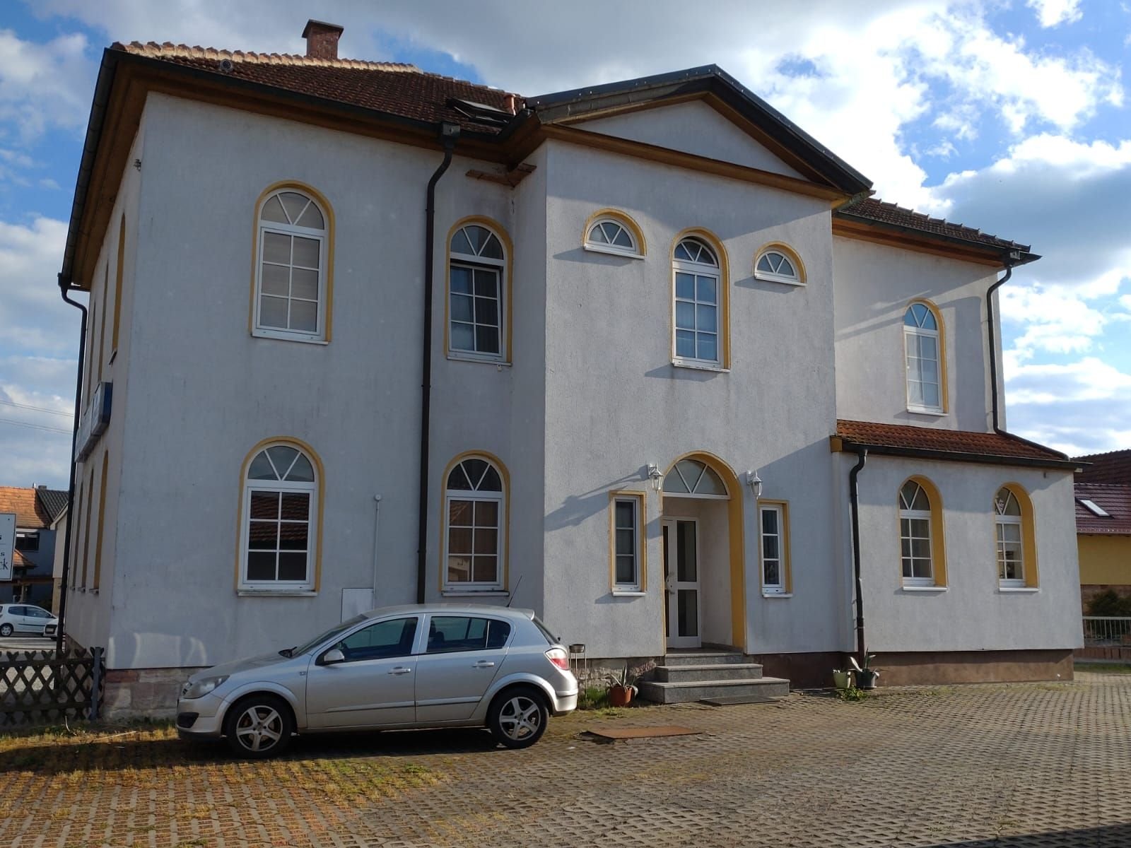 Mehrfamilienhaus zum Kauf als Kapitalanlage geeignet 366.000 € 13 Zimmer 340 m²<br/>Wohnfläche 651 m²<br/>Grundstück Breitungen/Werra 98597