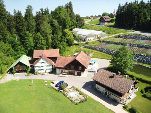 Haus zum Kauf 1.325.000 € 12 Zimmer 400 m² 20.035 m² Grundstück Opfenbach 88145