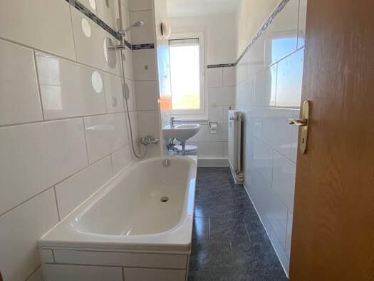 Wohnung zum Kauf 41.000 € 3 Zimmer 58 m² frei ab sofort Eptinger Rain 67 Mücheln Mücheln (Geiseltal) 06249