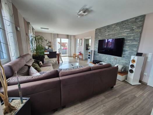 Wohnung zur Miete 1.300 € 3 Zimmer 97 m² Geschoss 2/3 frei ab 01.06.2026 Langenzenn 90579