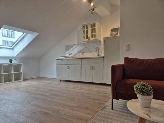 Studio zur Miete 1.000 € 1 Zimmer 60 m² Geschoss 4/4 frei ab sofort Sachsenhausen Frankfurt am Main 60594