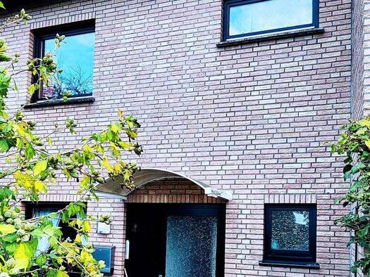 Haus zum Kauf 299.900 € 5 Zimmer 125 m² 305 m² Grundstück Kreyenbrück Oldenburg 26133