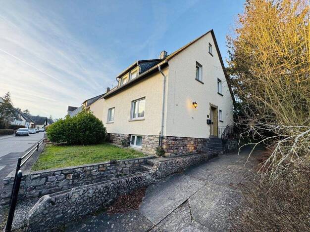 Einfamilienhaus zum Kauf provisionsfrei 254.500 € 8 Zimmer 140 m² 451 m² Grundstück Simmern 55469