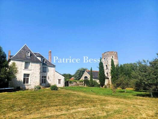 Haus zum Kauf 2.520.000 € 12 Zimmer 390 m² 345.857 m² Grundstück Centre Tours 37000